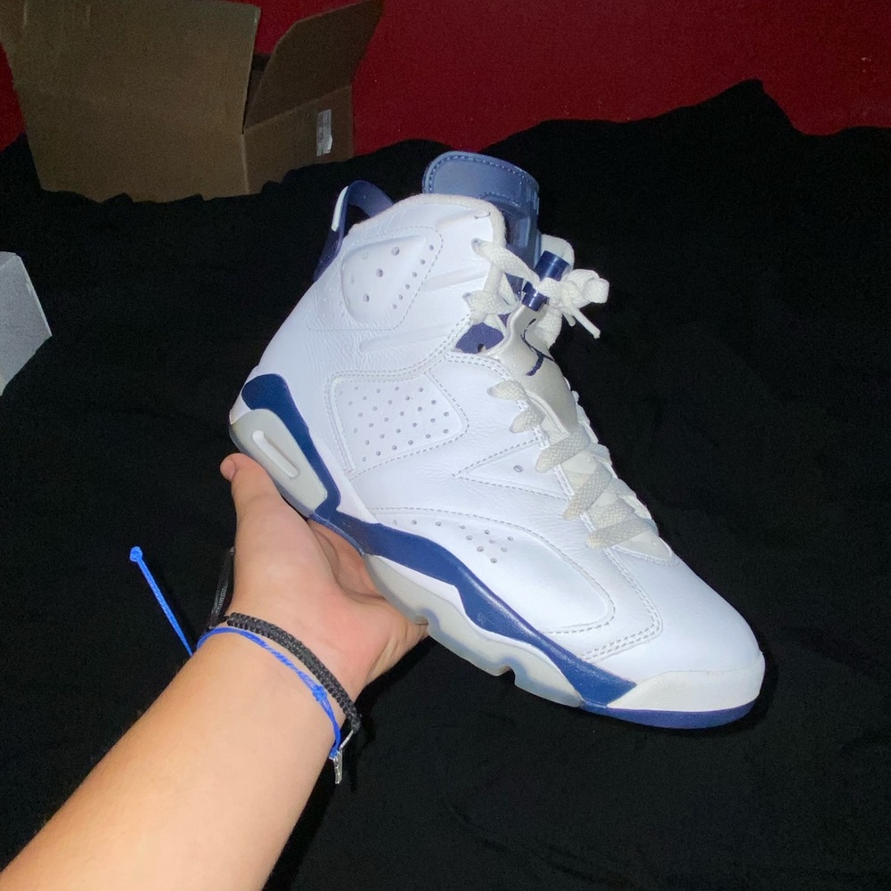 Jordan 6 Midnight Navy Size 8.5